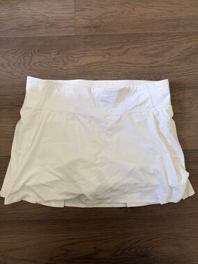 Aritzia White Women’s Skort